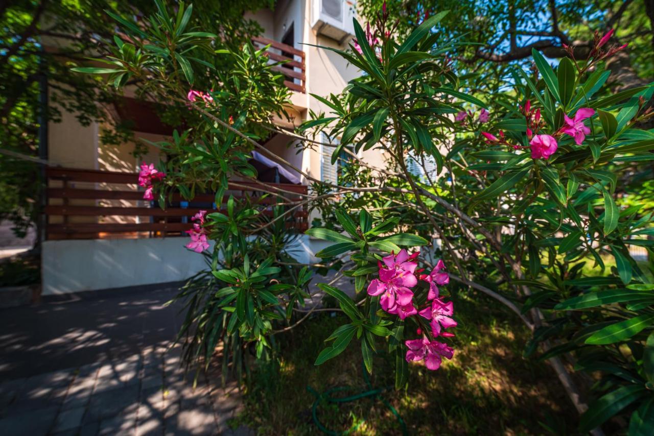 Vacation House Anna Karlobag Exterior photo