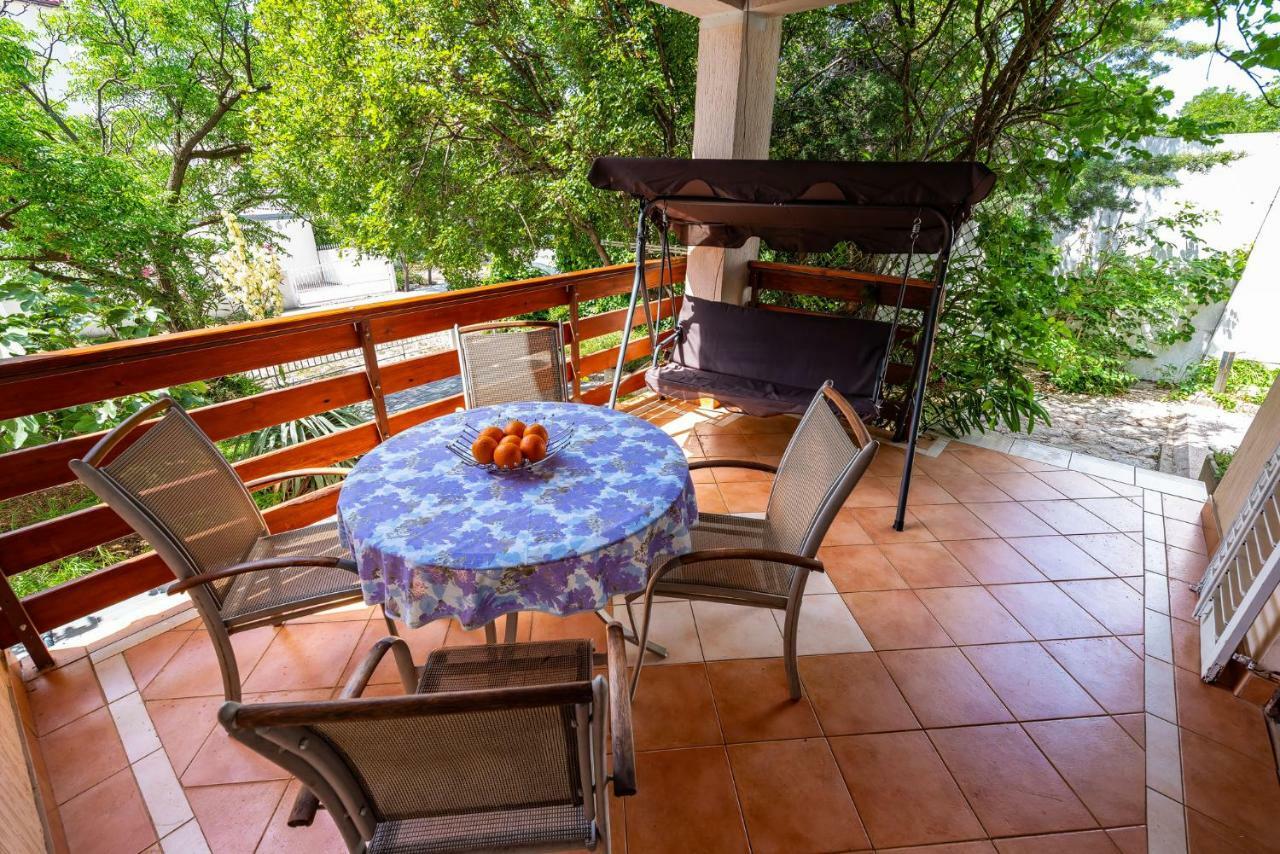 Vacation House Anna Karlobag Exterior photo