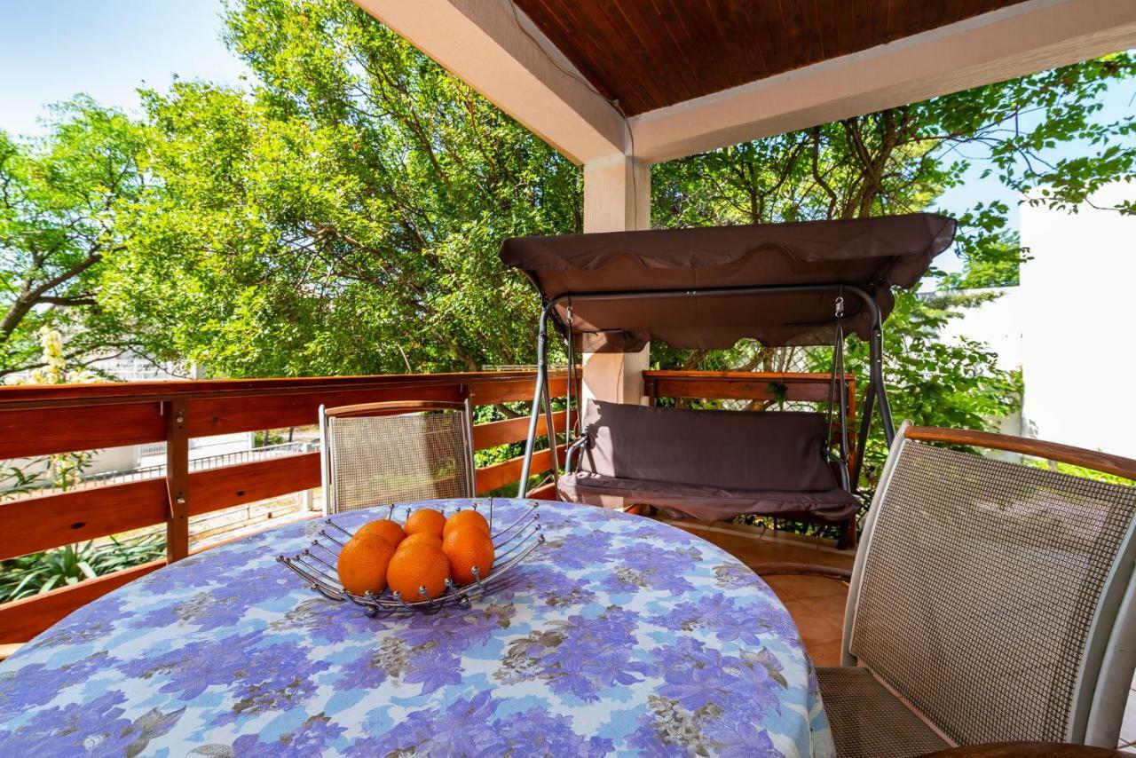 Vacation House Anna Karlobag Exterior photo